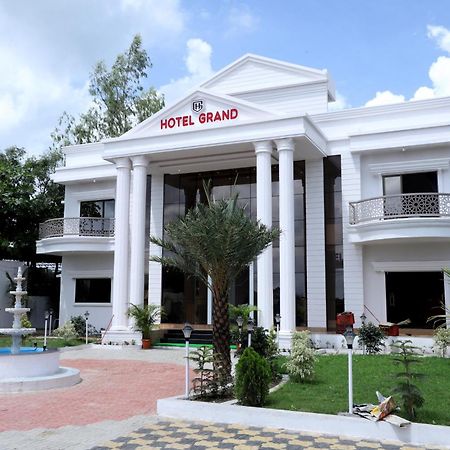 Hotel Grand Khuldabad Екстер'єр фото
