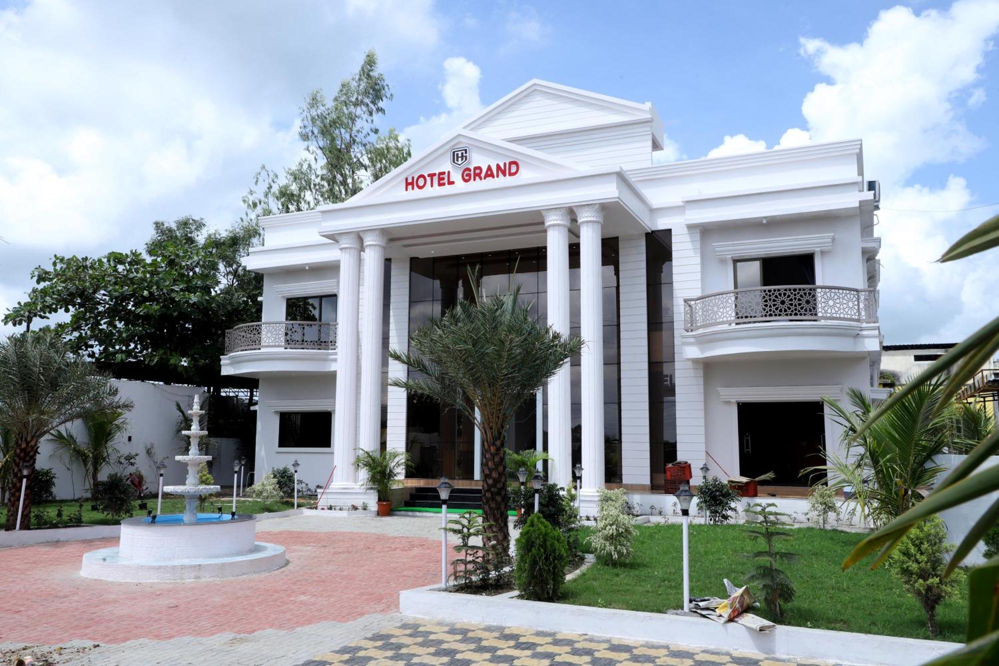 Hotel Grand Khuldabad Екстер'єр фото