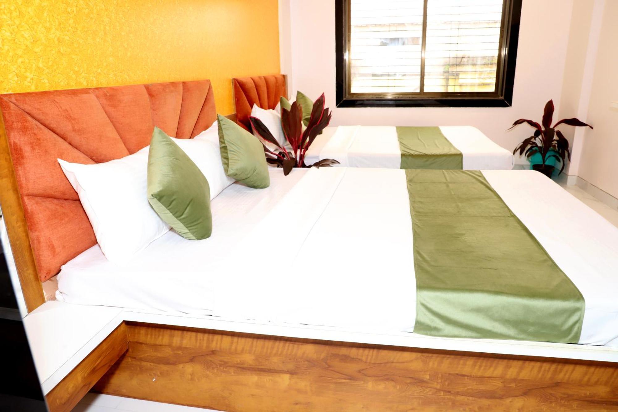 Hotel Grand Khuldabad Екстер'єр фото