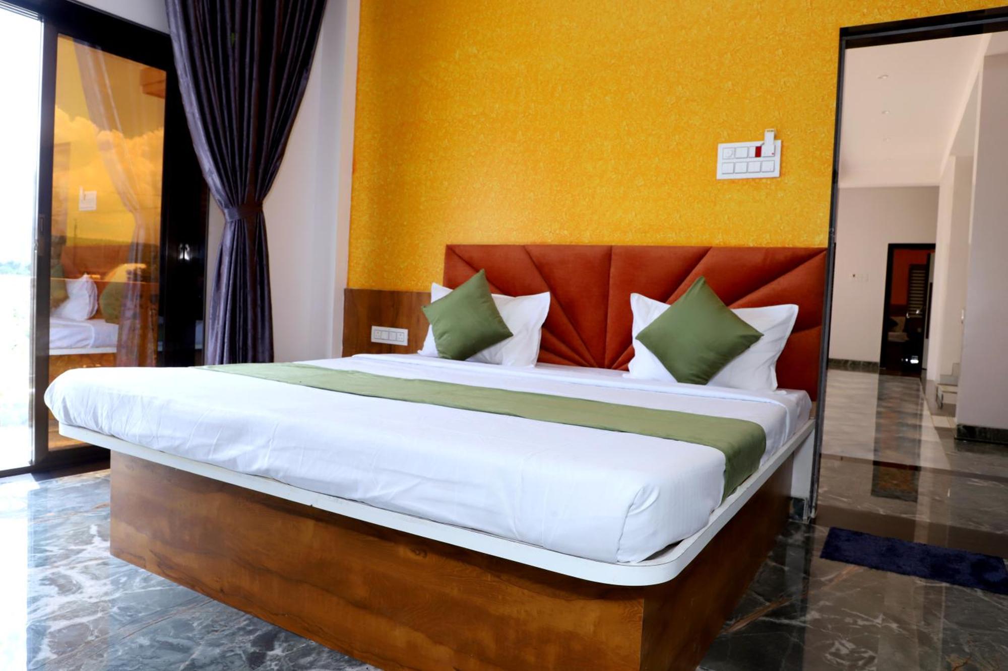 Hotel Grand Khuldabad Екстер'єр фото