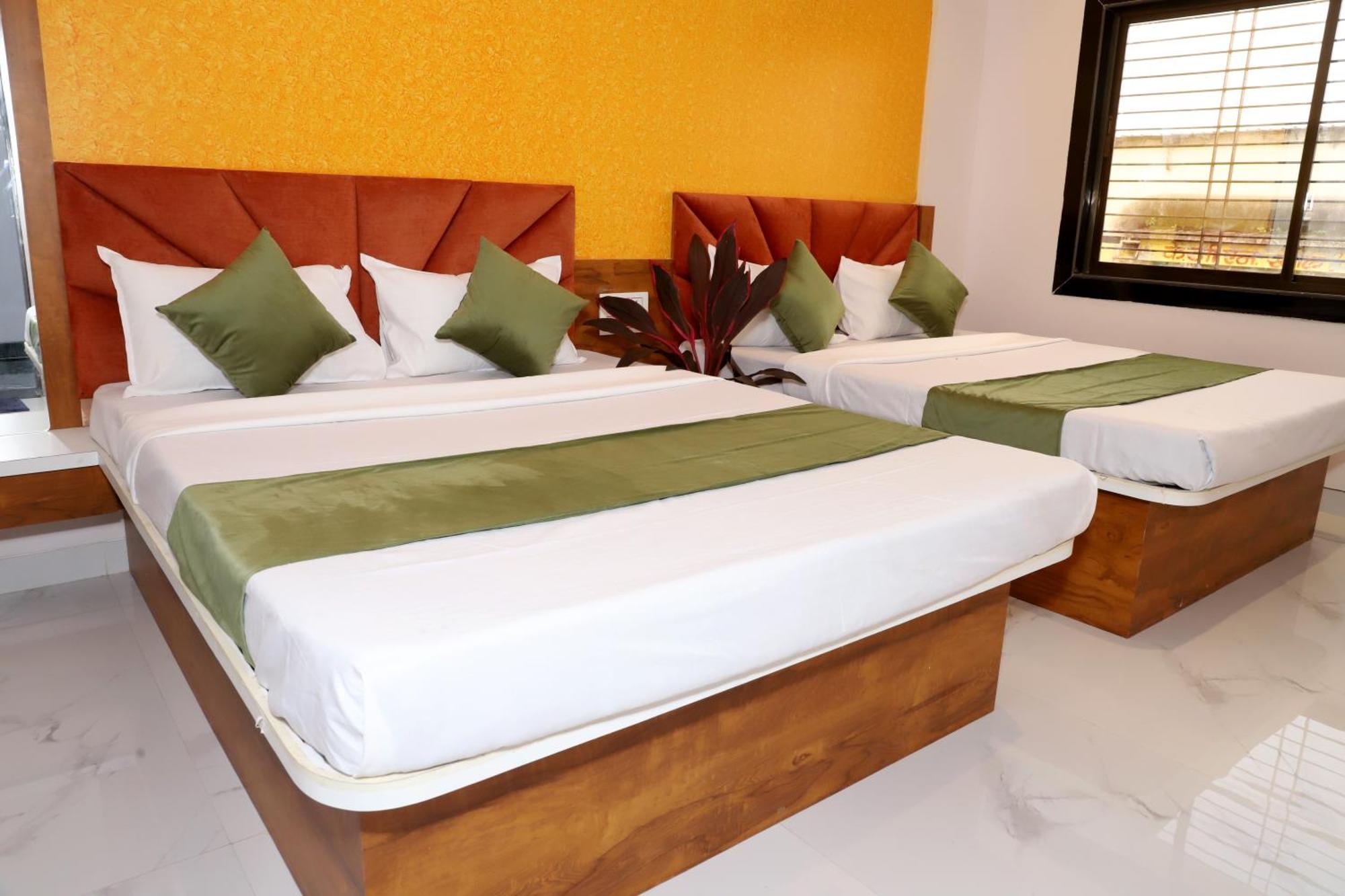 Hotel Grand Khuldabad Екстер'єр фото